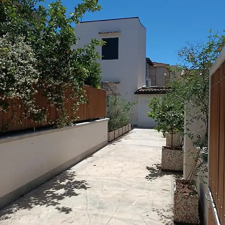 Clio's House - * Mondello